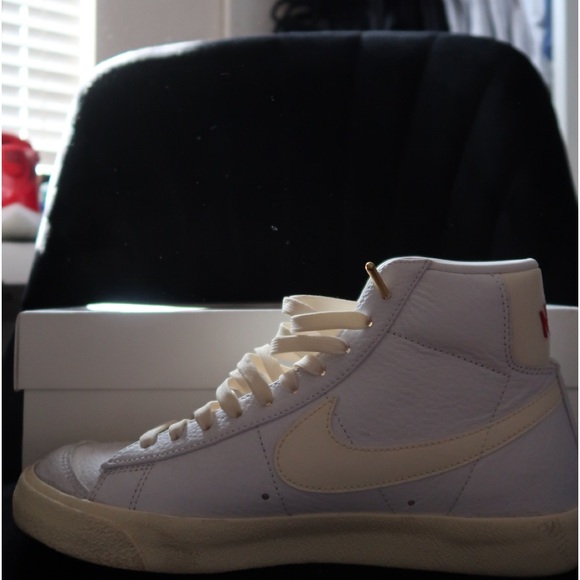 Blazer Mid 77’ VNTG EMB - Picture 2 of 9